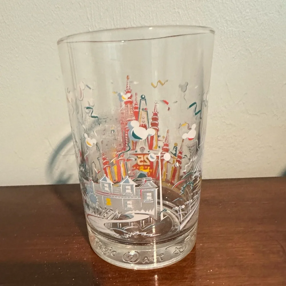 McDonalds 1996 Walt Disney World Remember The Magic 25th Anniversary Glass - Picture 3 of 5